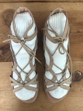 ⭐KENNETH COLE GENTLE SOULS "BREAK MY HEART" GLADIATOR SANDALS in Tan , size 8M⭐